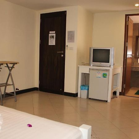 Chanisara Guest House Kata Beach  Room photo