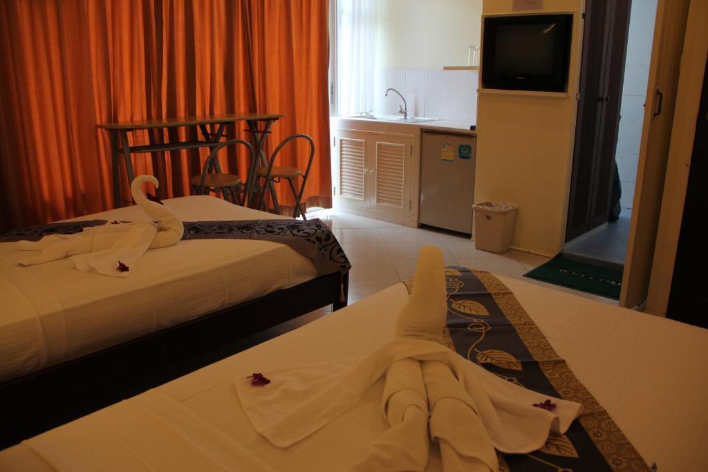 Chanisara Guest House Kata Beach  Room photo